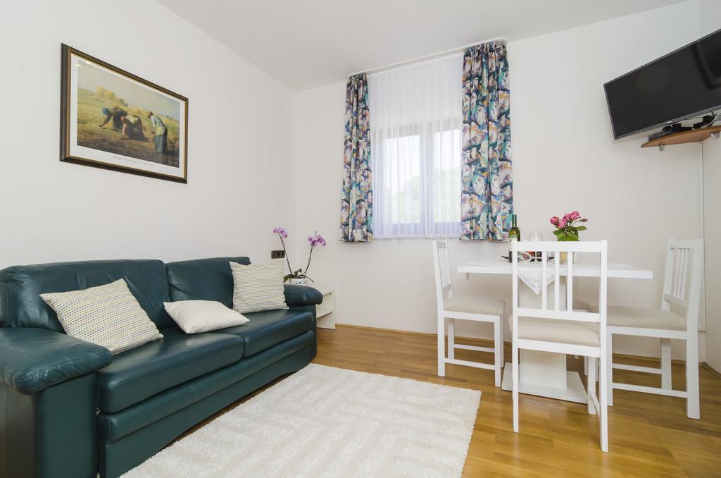 Apartment Nadine Okuklje Eksteriør bilde