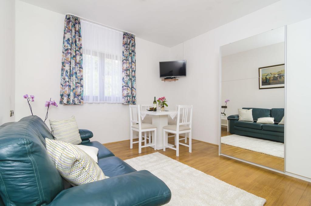 Apartment Nadine Okuklje Eksteriør bilde